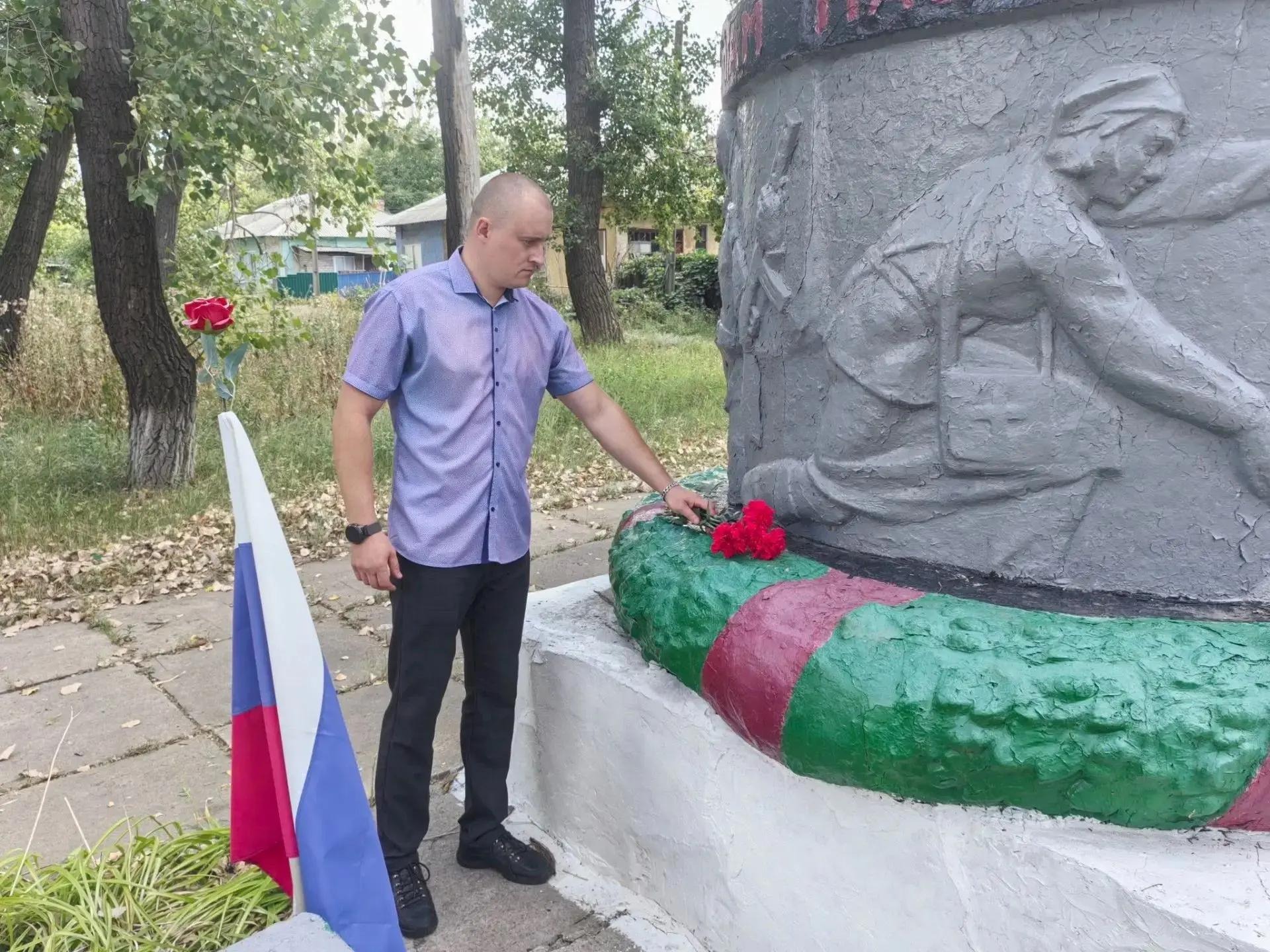 В Никитовском внутригородском районе Горловки прошло возложение цветов в честь Дня освобождения Донбасса.