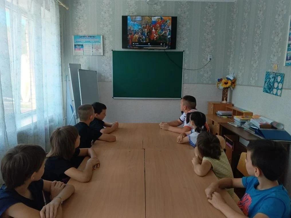 В Социально-реабилитационном центре для несовершеннолетних прошел урок патриотизма.